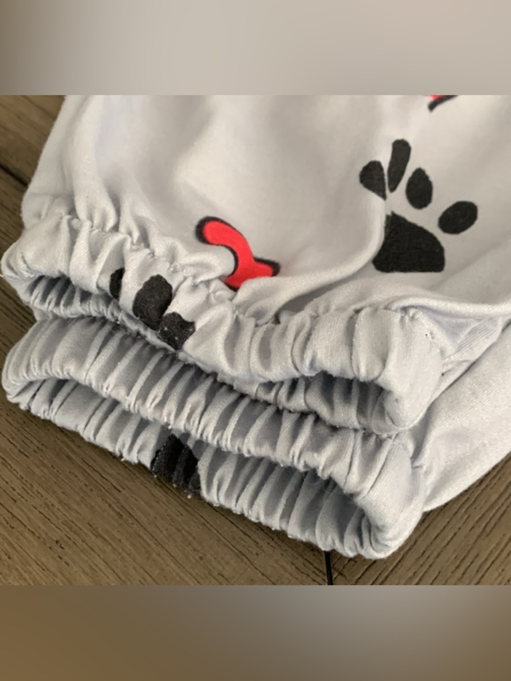 🕊️Joggers with Paw Prints & Red Hearts - Picture 3 of 8